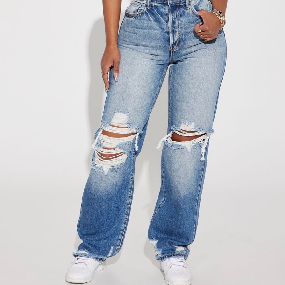 NWT- FNOVA RIPPED MOM JEANS